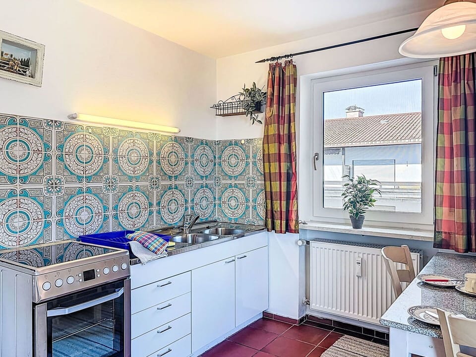Kitchen, Major Appliance, Countertop, Interior Design, Kitchen Appliance, Flooring, Floor, Tap, Plumbing Fixture, Sink