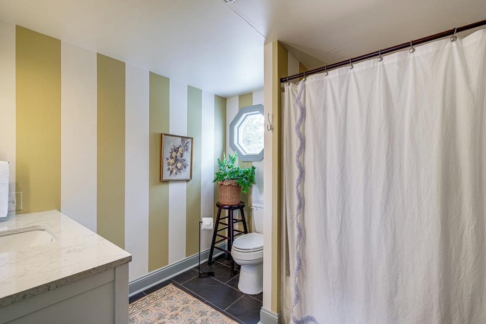 1880s Lexington Farmhouse: Sleeps 10, Close to VMI Cottage in Rockbridge County
