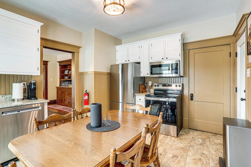 House (5 Bedrooms) | Interior