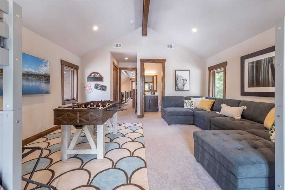 House, 4 Bedrooms | Living area