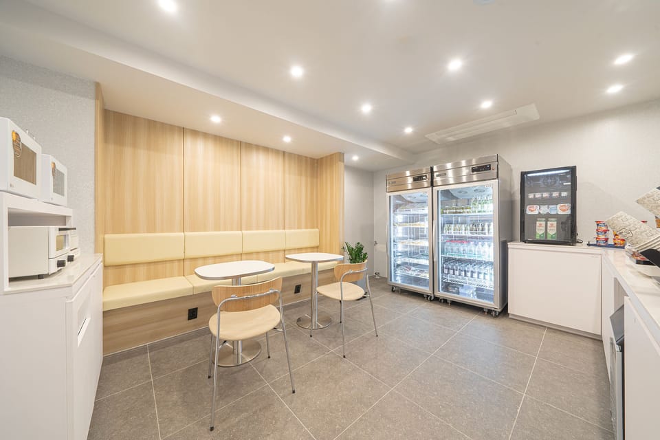 Free daily self-serve breakfast