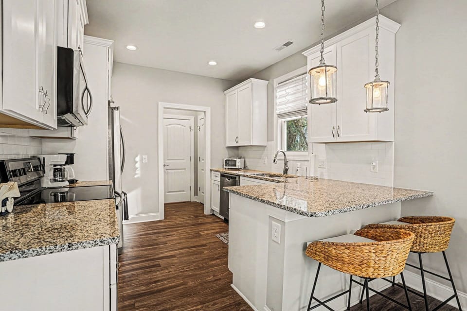 Kitchen Area with Breakfast Nook