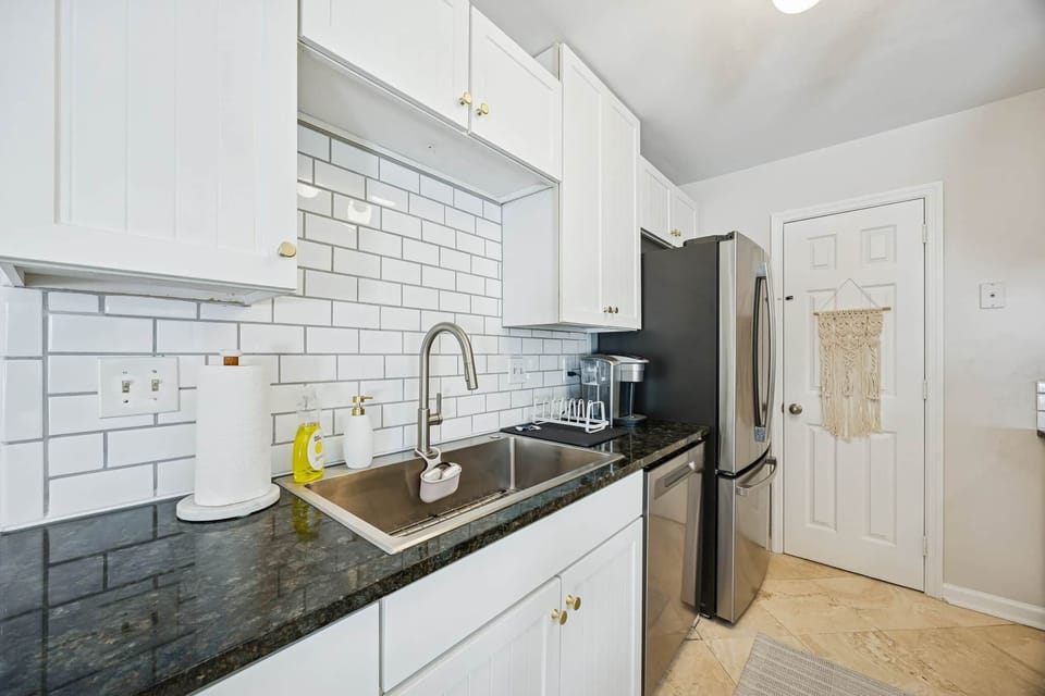 A6 Forest Ridge - Full Kitchen 1