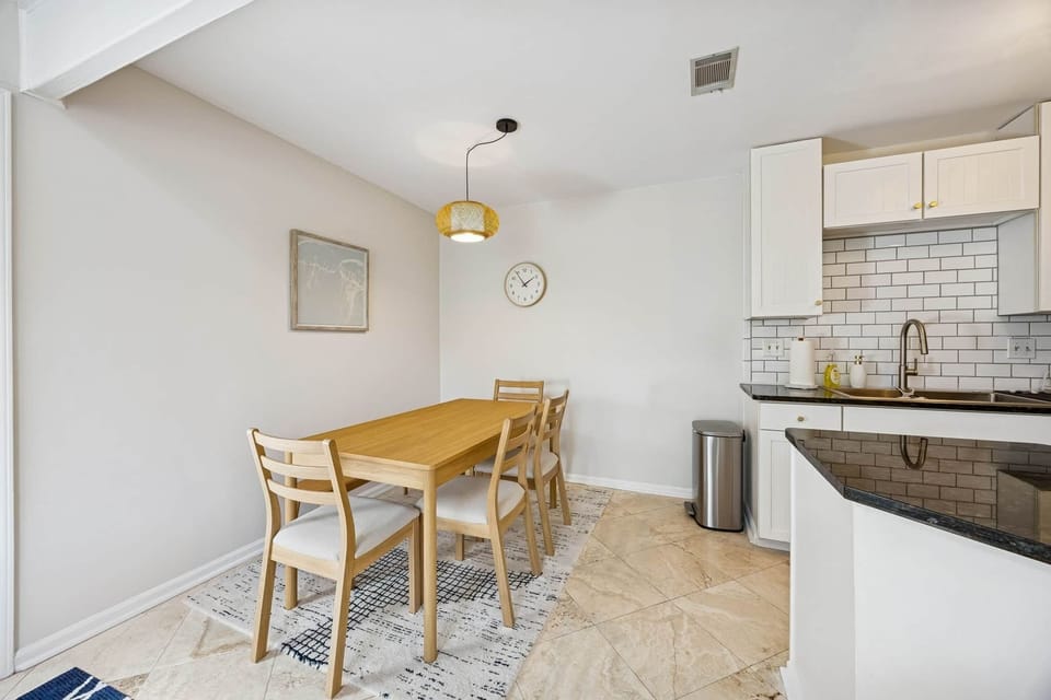 A6 Forest Ridge - Dining Area