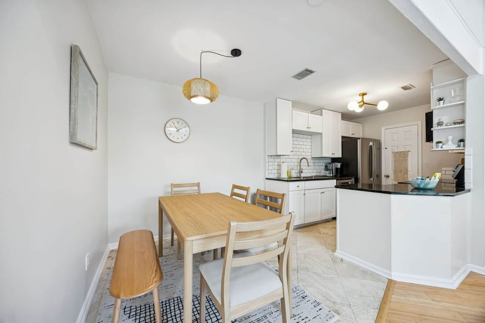 A6 Forest Ridge - Dining Area and Full Kitchen
