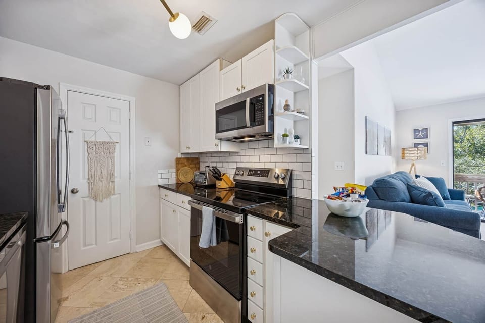 A6 Forest Ridge - Full Kitchen 2