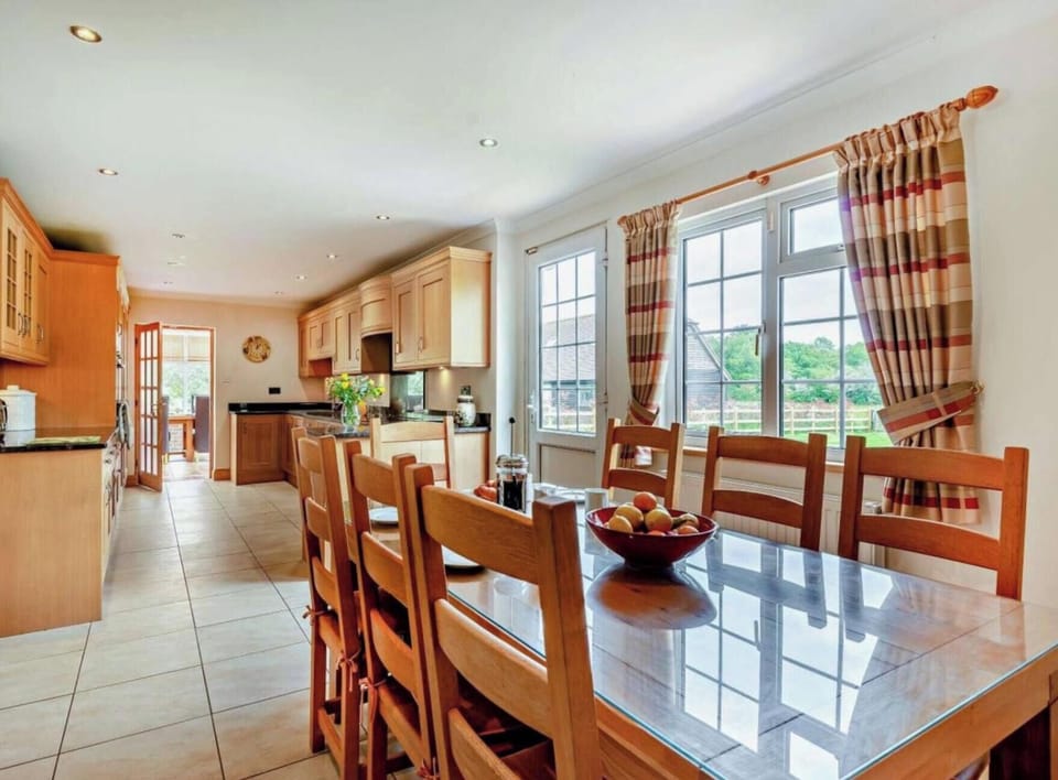 Kitchen Dining Area
