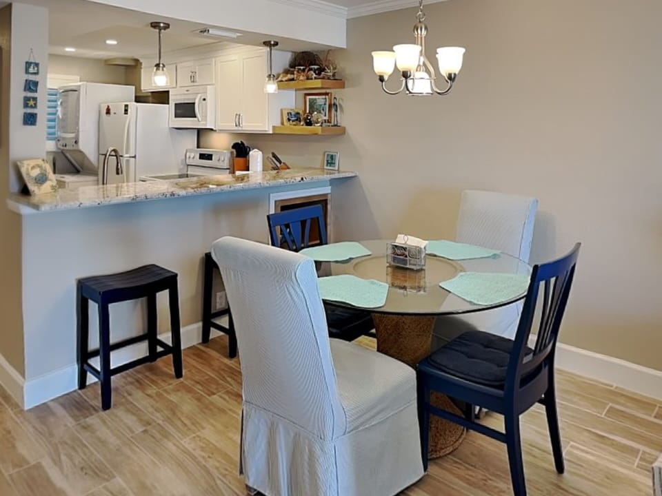 Dining - Seating For 4
