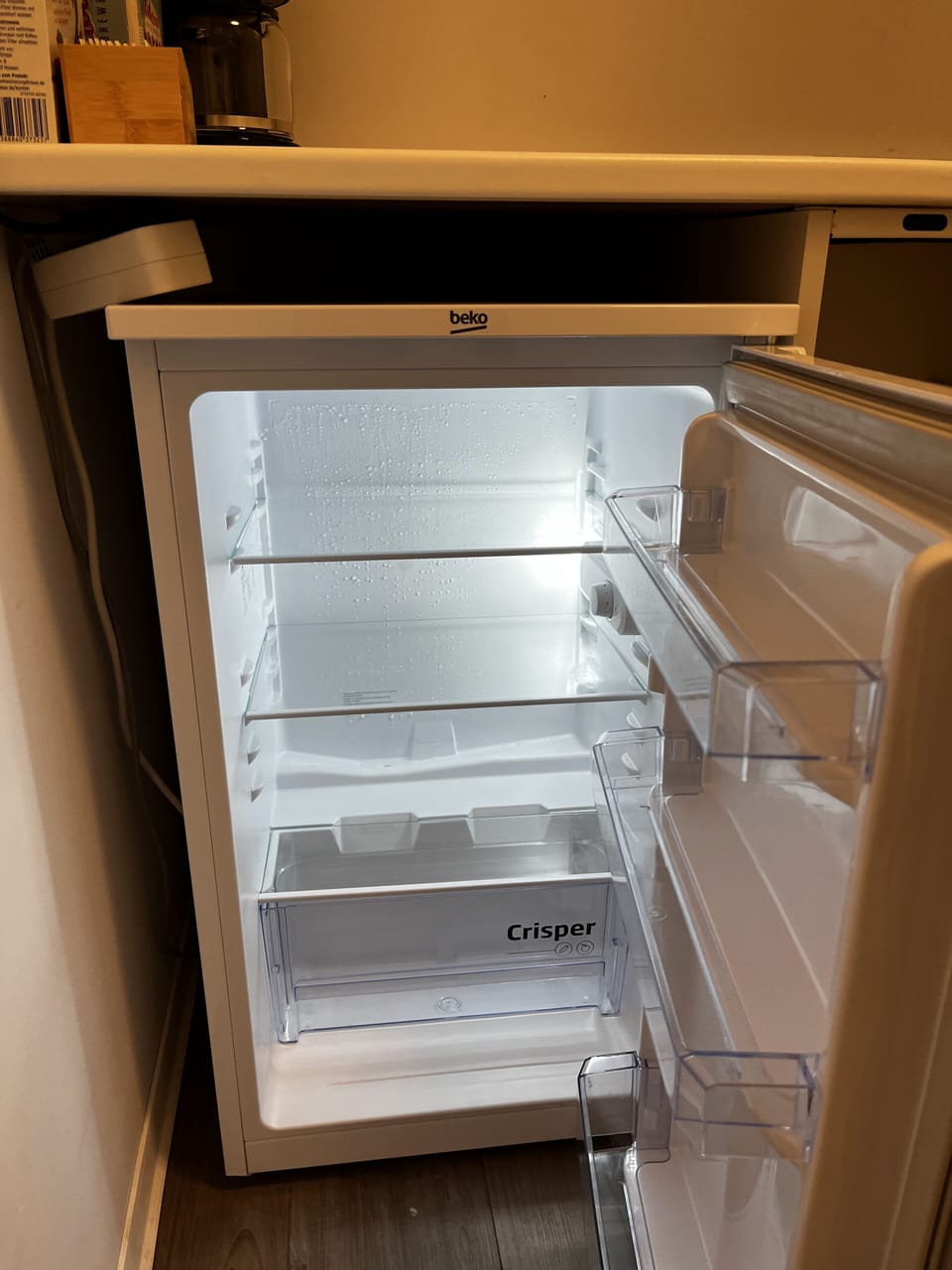 Fridge, oven, cookware/dishes/utensils