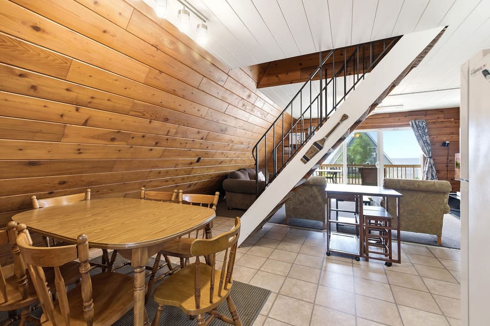 The best evenings end with shared meals and nowhere else to be.