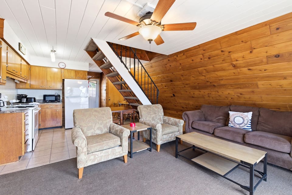 From sunny afternoons to peaceful evenings, Chalet #25 keeps comfort at the center.