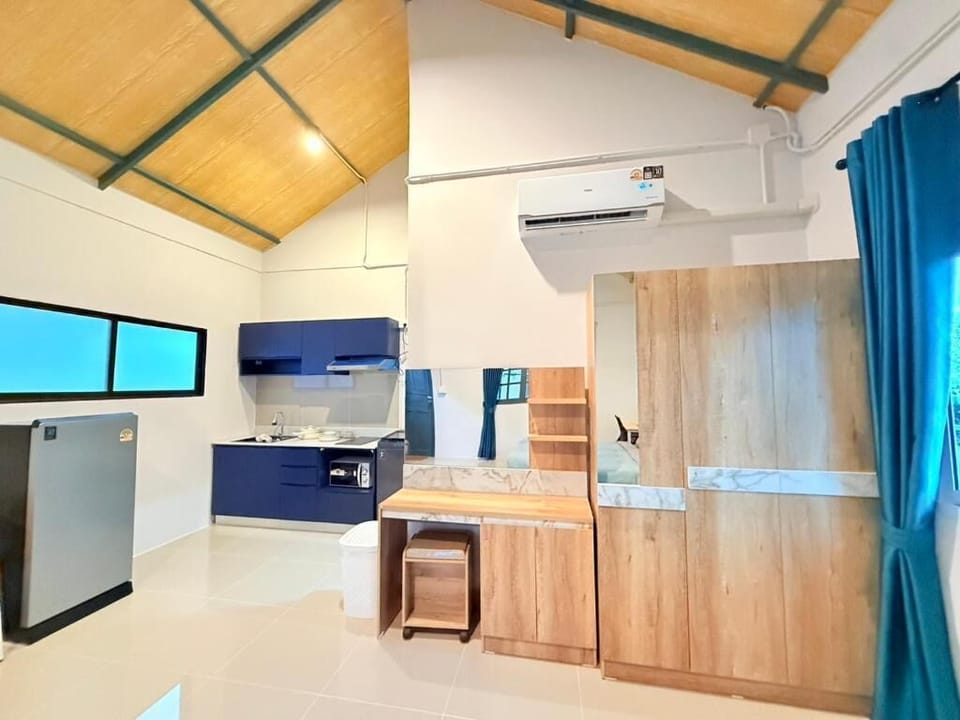 Comfort Room, Balcony, Garden View | Private kitchen | Fridge, microwave, stovetop, cookware/dishes/utensils