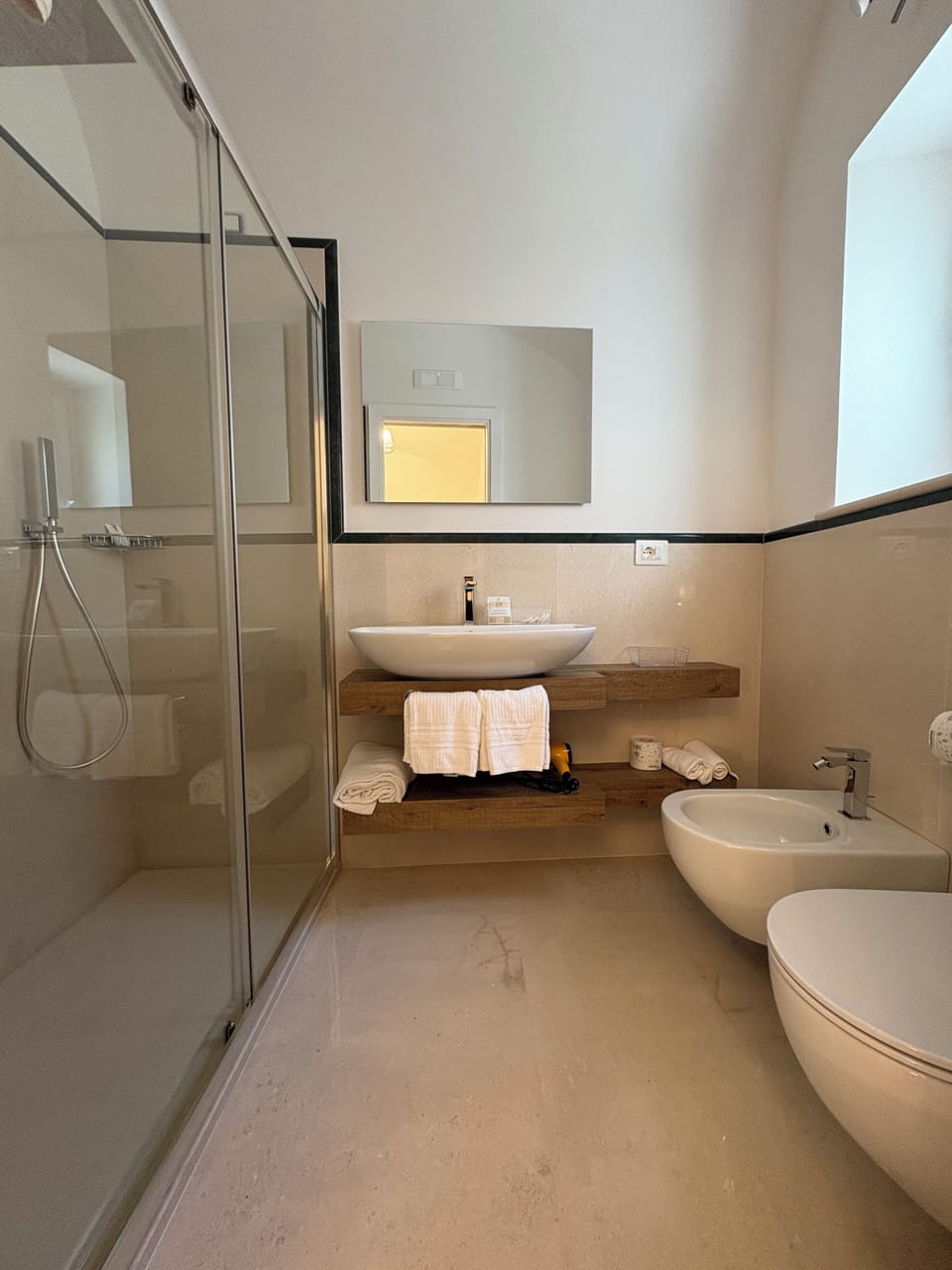 Classic Double Room, City View | Bathroom | Hair dryer, towels, soap, shampoo