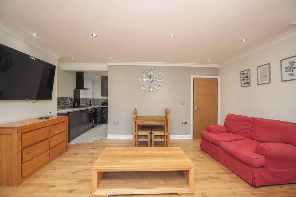 Apartment, 2 Bedrooms, Accessible, Balcony | Living room