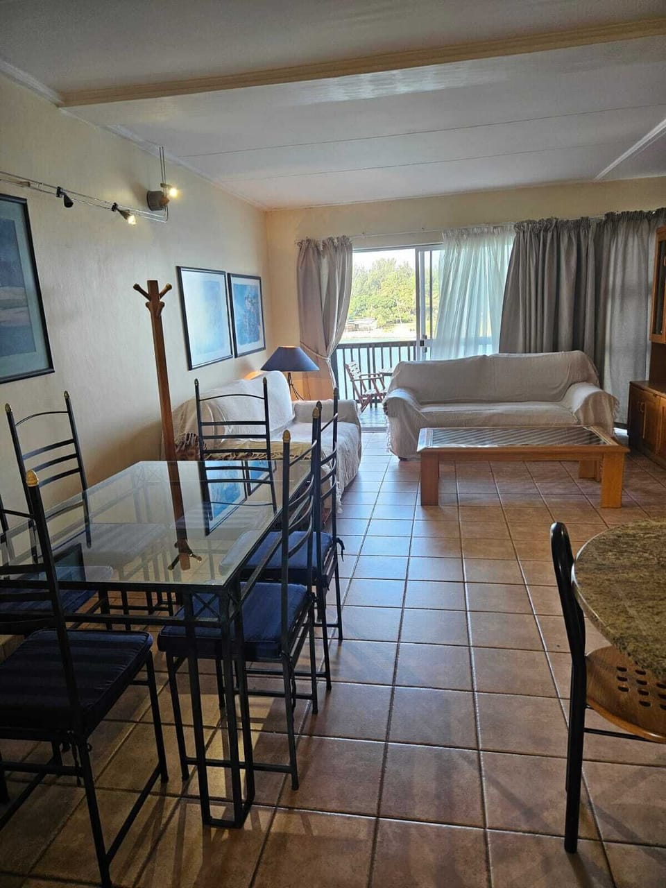 Standard Apartment, Beach View | In-room dining