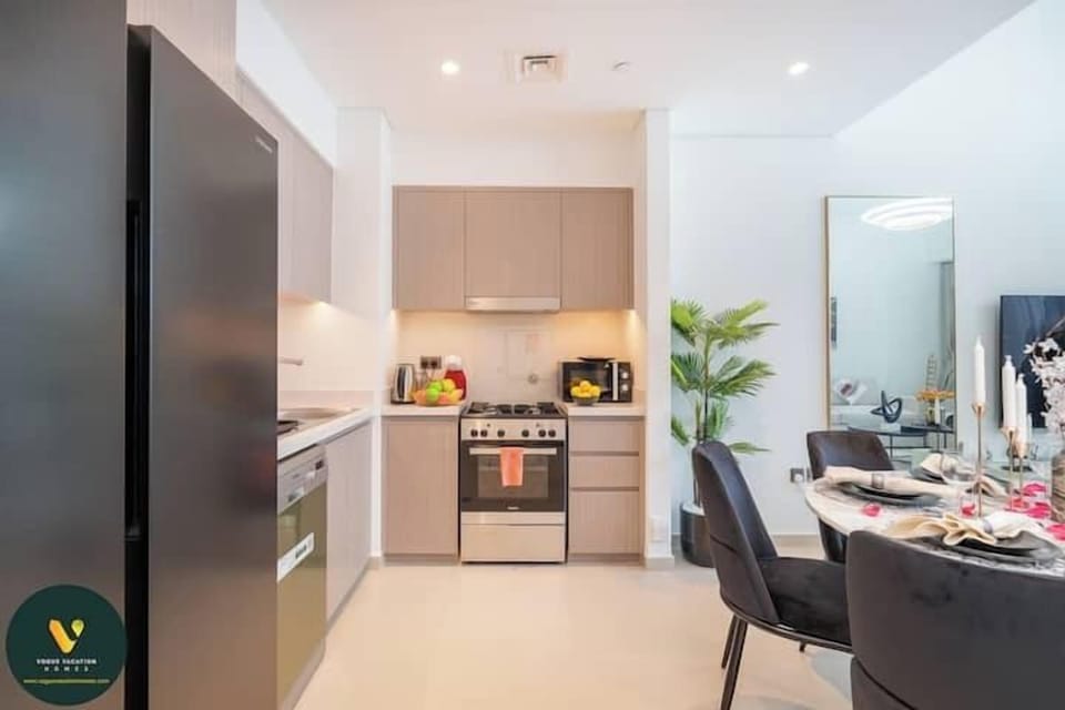 Luxury Apartment, Balcony, City View | Private kitchen | Full-size fridge, microwave, oven, stovetop