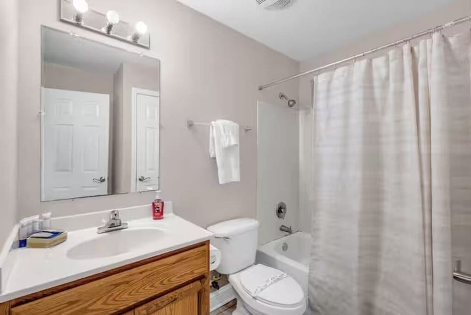 Studio | Bathroom