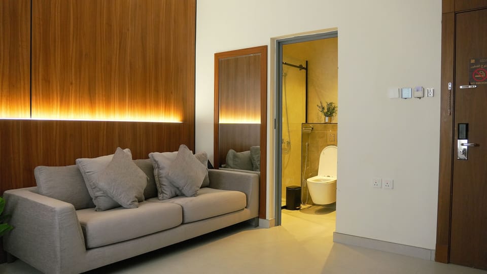 Comfort Suite | Living area | 30-inch flat-screen TV with digital channels