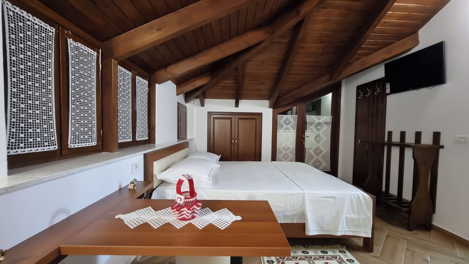 Deluxe Room, City View | Desk, WiFi (free)