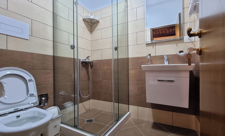 Deluxe Double Room, Mountain View | Bathroom | Shower, free toiletries, hair dryer, bidet