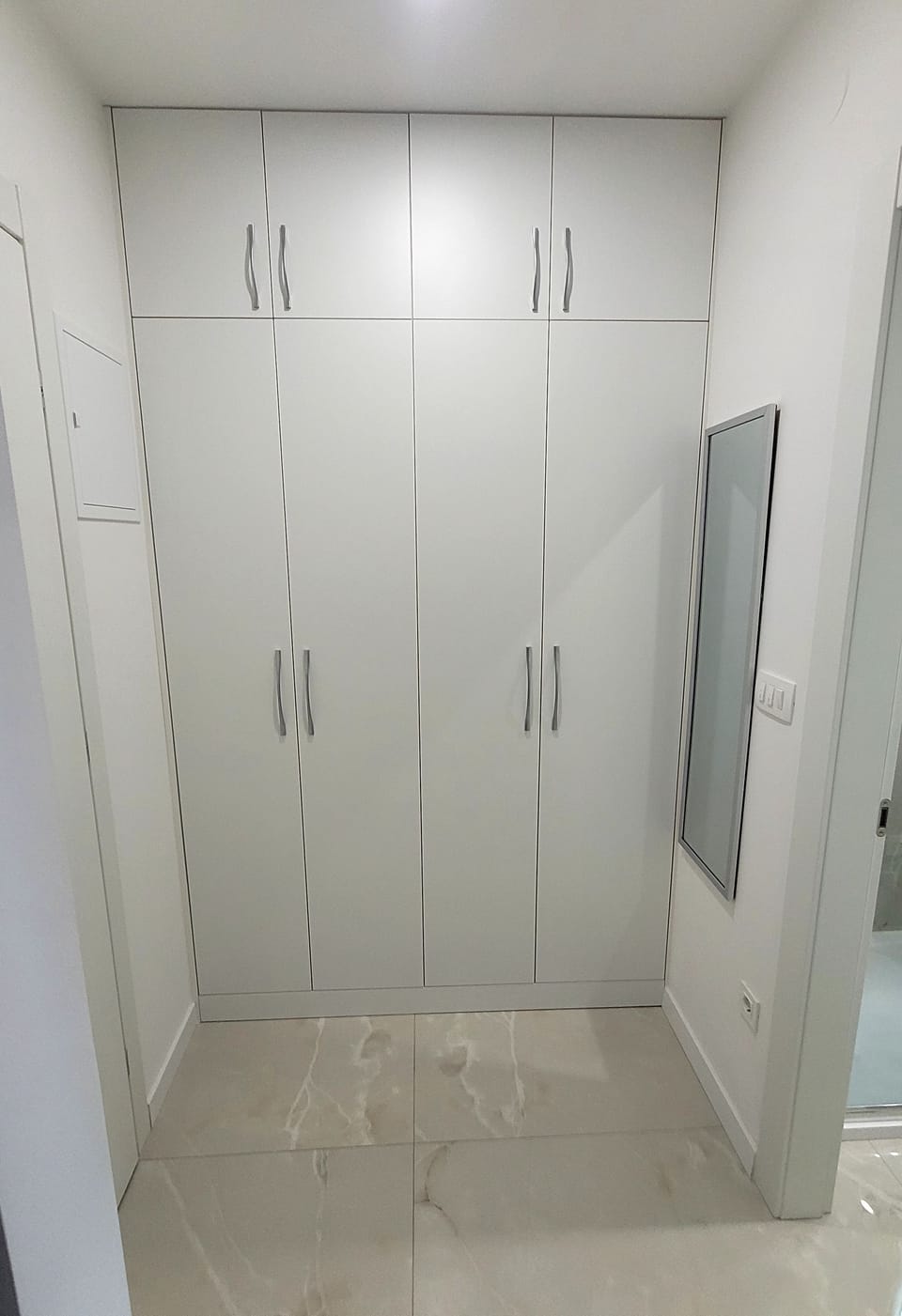 Studio, City View | Wardrobe