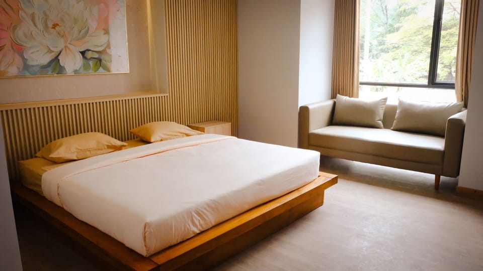 Junior Studio Suite, Mountain View | Desk, free WiFi