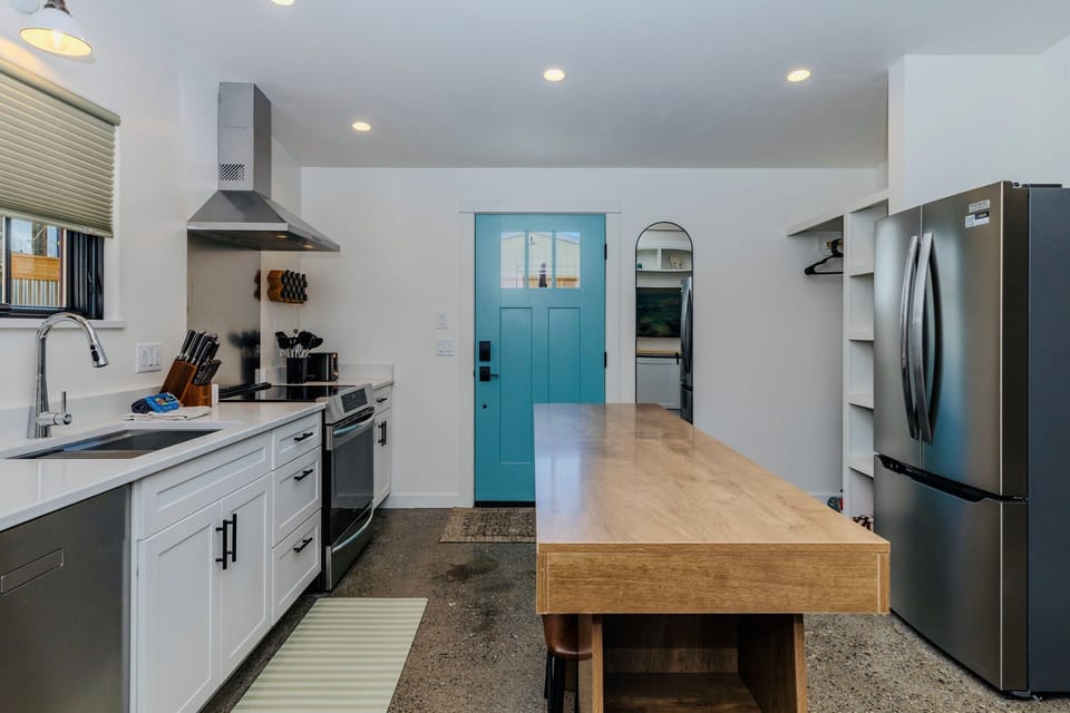 Full sized appliances, fully stocked kitchen (dishes, pots/pans, spices etc), storage and counter seating