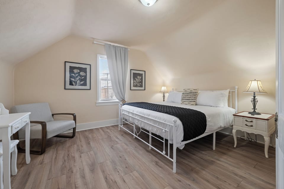 Bedroom 3 - king bed
