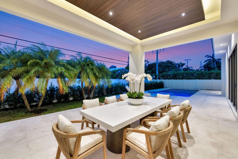 Outdoor dining