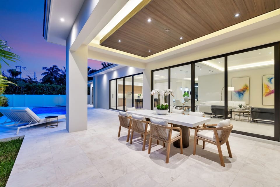 Outdoor dining