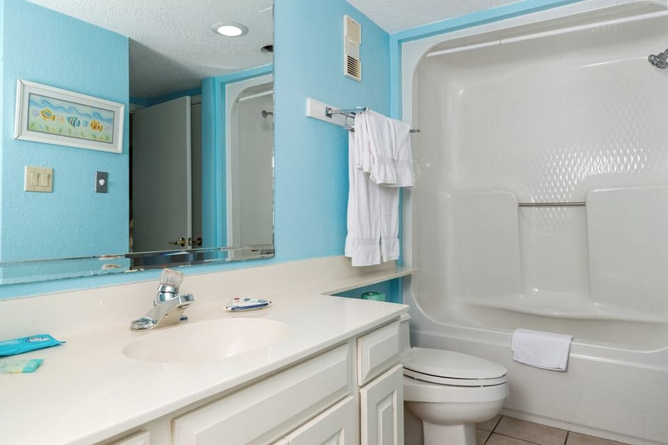 Second bathroom 1002