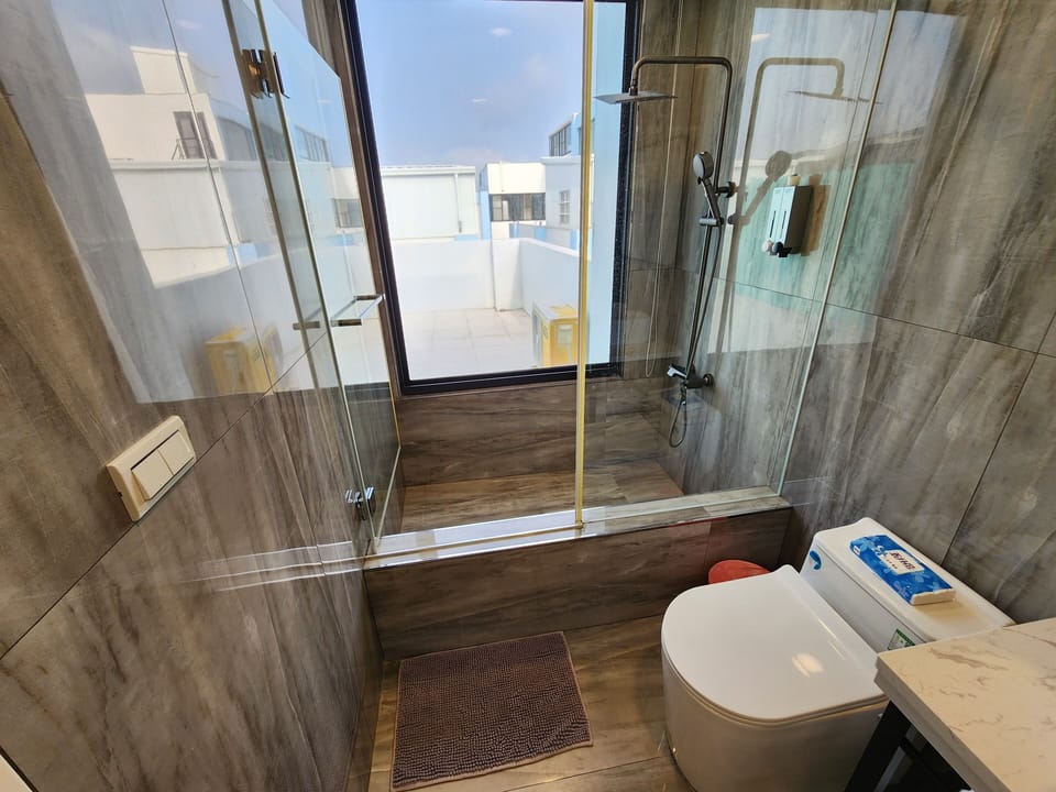 Deluxe Double Room, Balcony | Bathroom