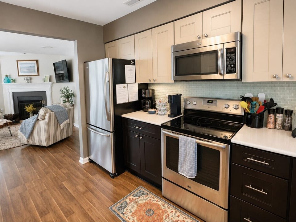 Fully equipped kitchen for preparing meals, open to the living room. 