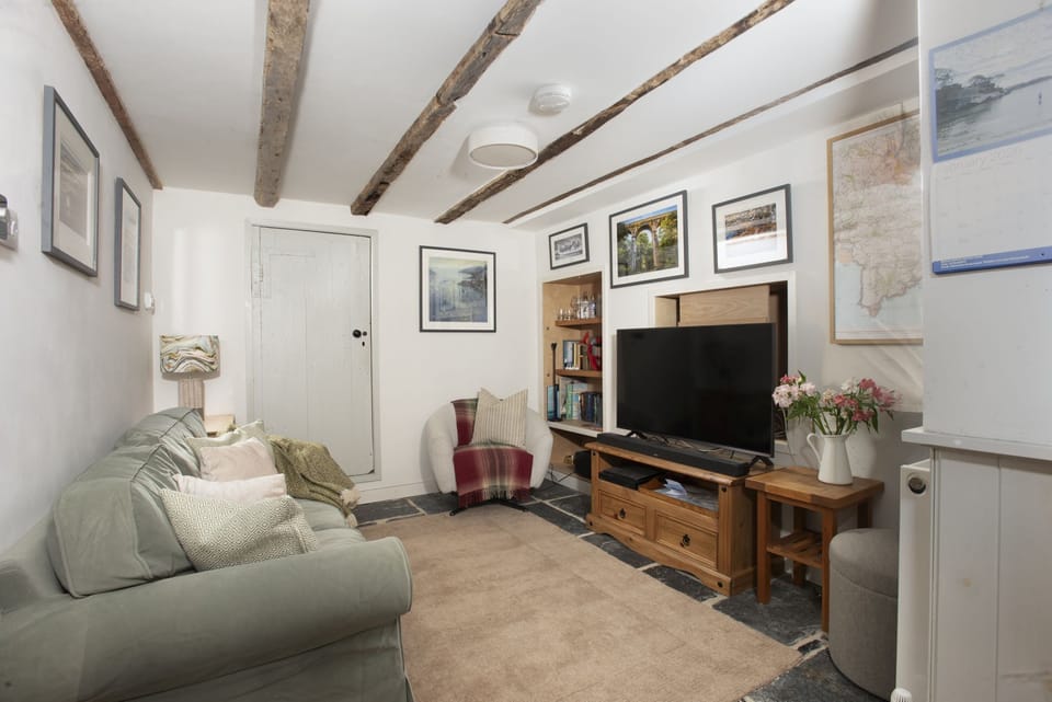 Living room with comfortable sofa, chair and TV - An Selder