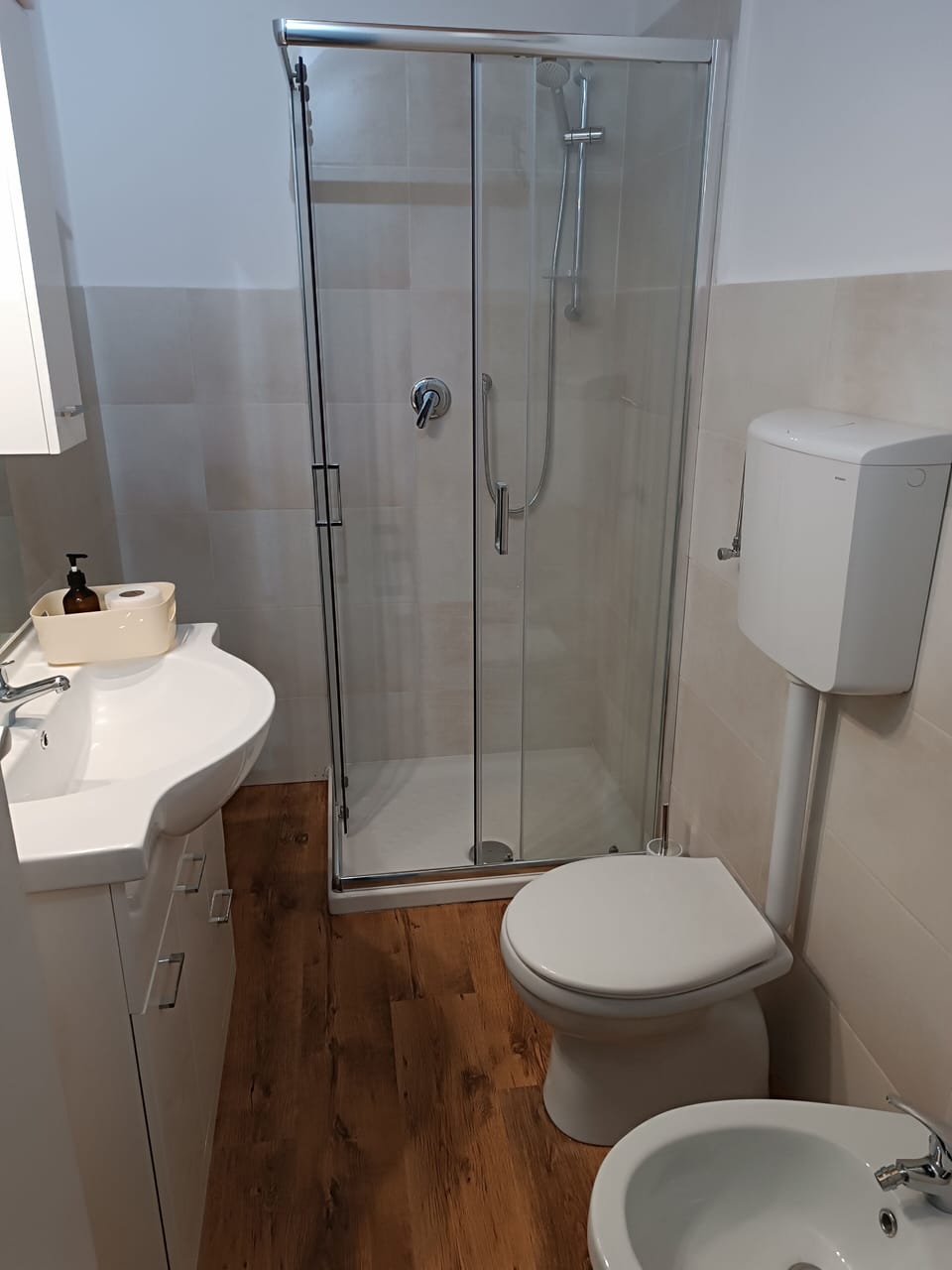 Double Room | Bathroom | Shower, hair dryer, towels, soap