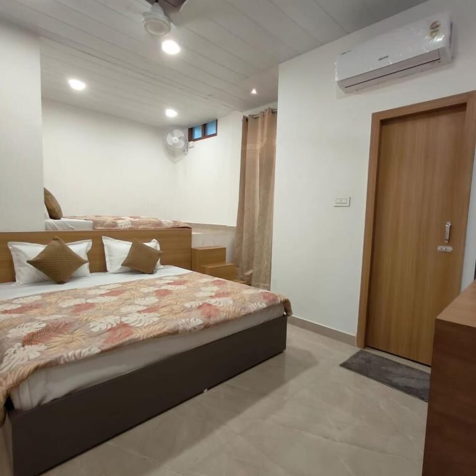 Exclusive Quadruple Room | Iron/ironing board, free WiFi