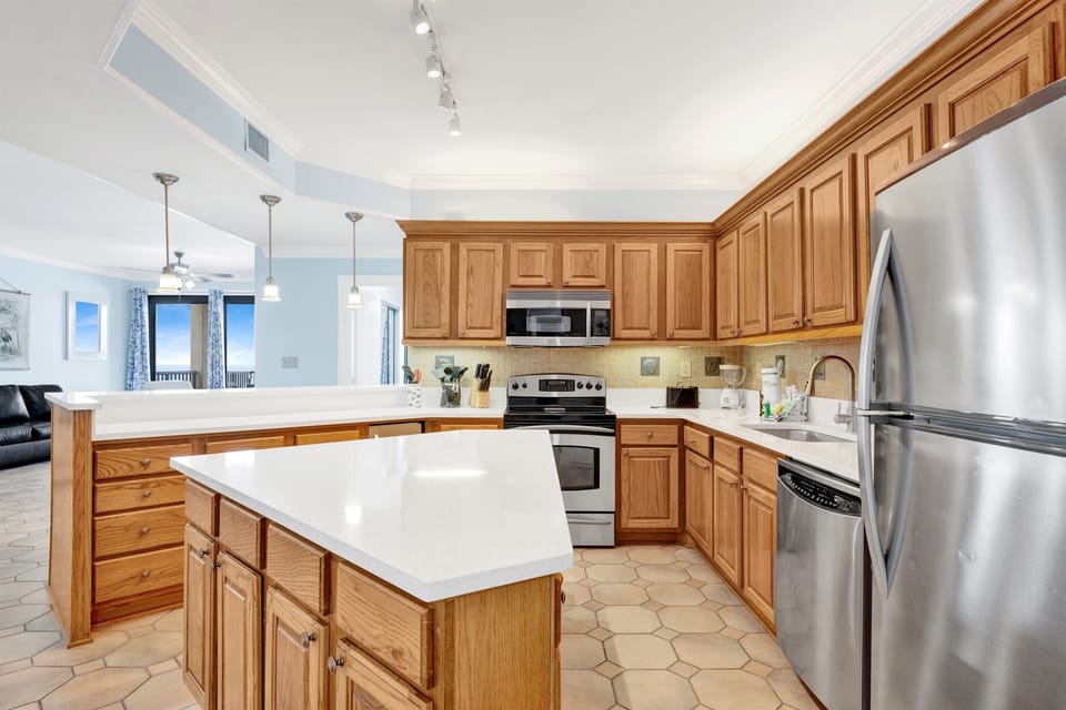 Kitchen with quartz cabinets, tiled backsplash and stainless steel appliances