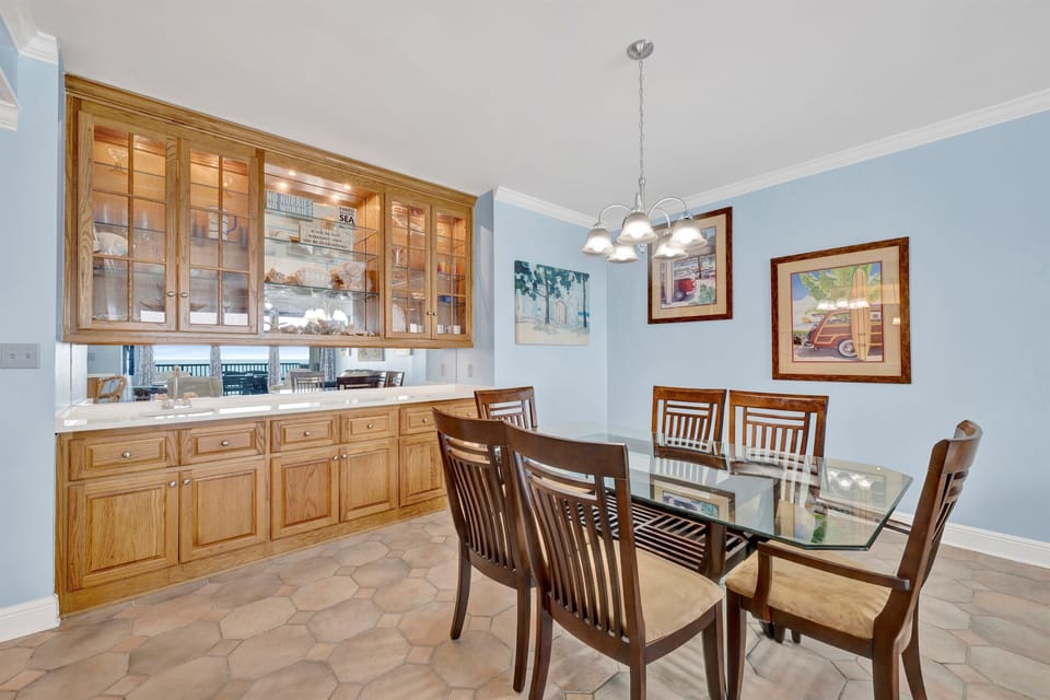 Dining area with a view! Has dining table and 6 chairs. Additional seating for 4 available at the bar area