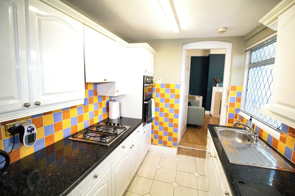Bungalow, 3 Bedrooms, Patio, Garden View | Private kitchen