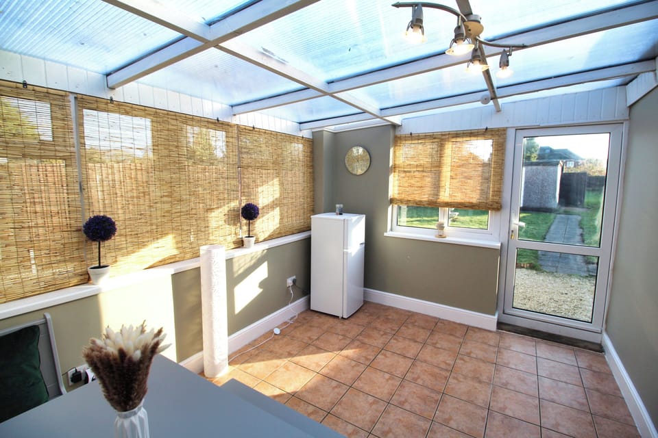 Bungalow, 3 Bedrooms, Patio, Garden View | Interior