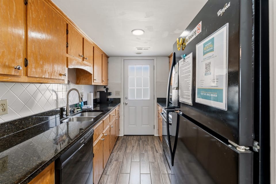 Kitchen - granite countertops
