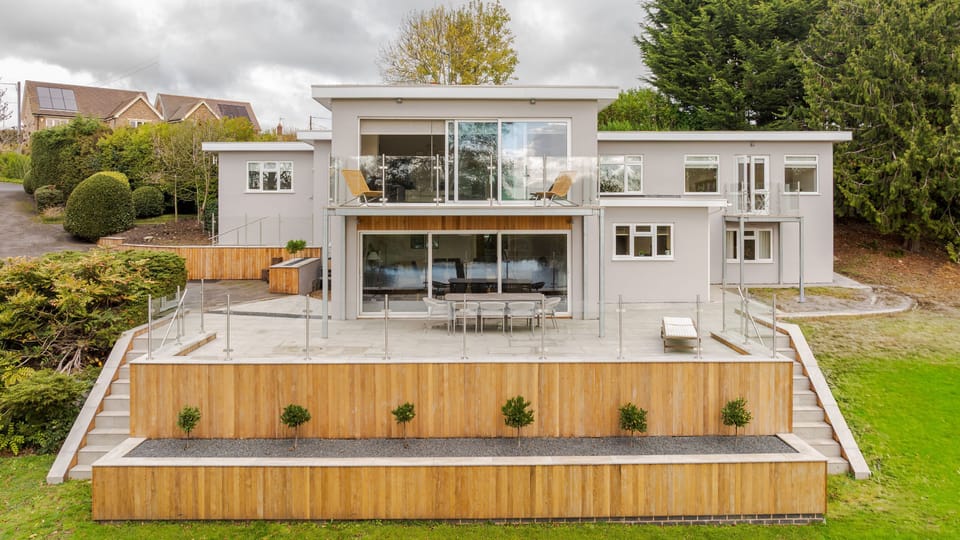 The Nait comes alive in the garden with a dining terrace and fabulous lawn which sweeps down to the rivers edge.