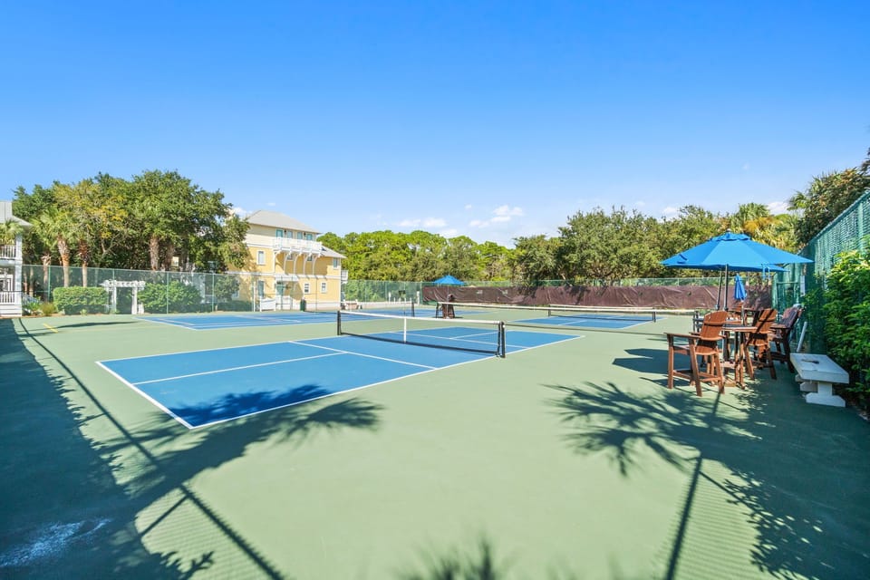 Tennis/Pickleball Courts