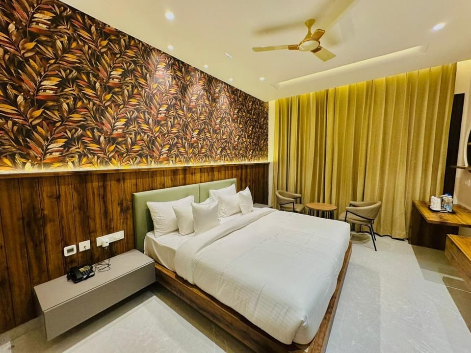 Deluxe Double Room, Pool View | Desk, laptop workspace, iron/ironing board, free WiFi
