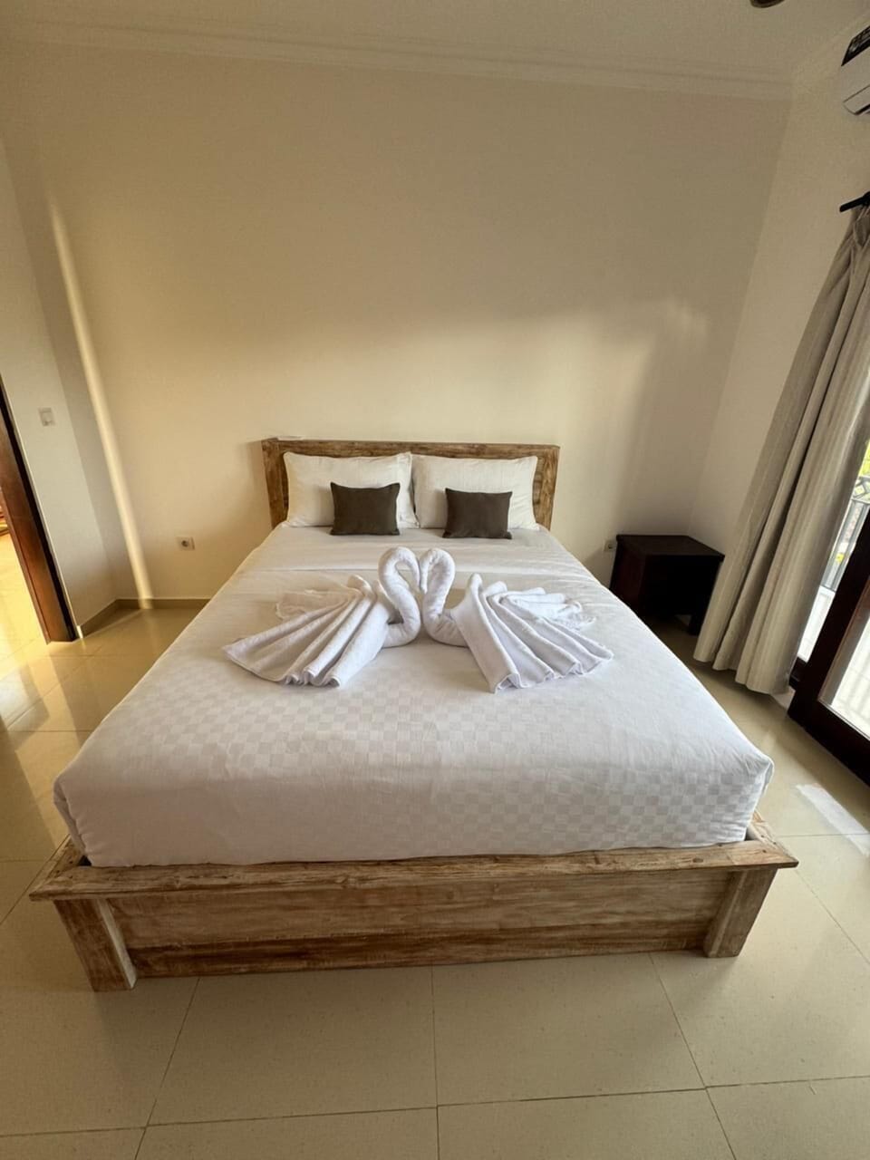 Deluxe Double Room | Desk, free WiFi, bed sheets