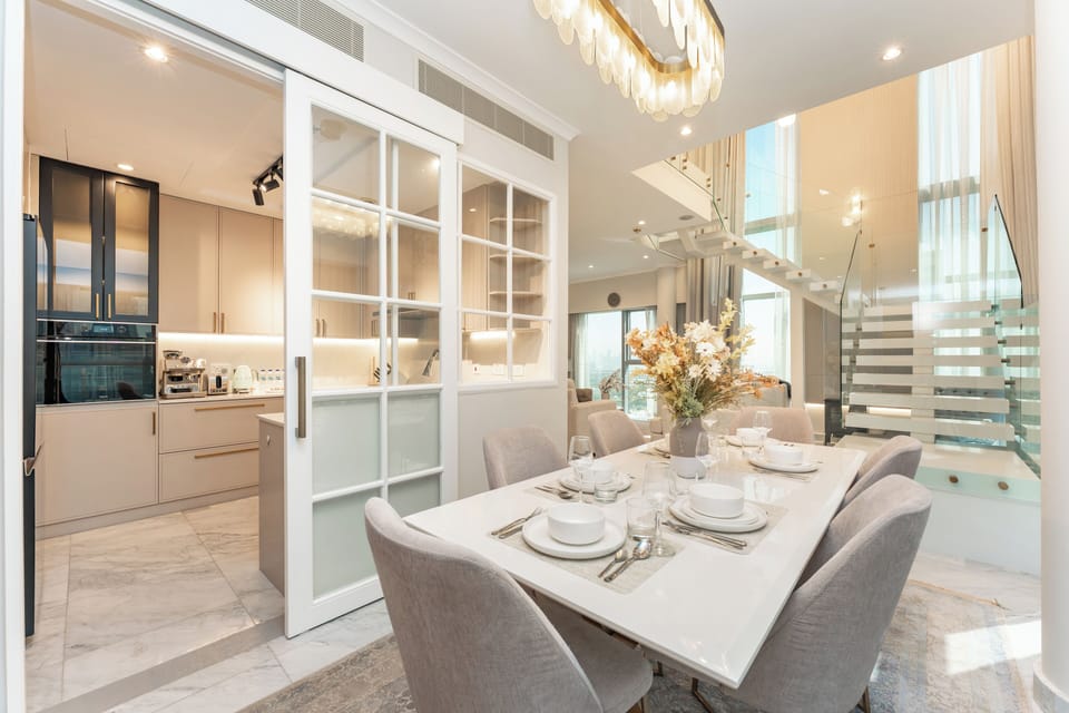 Luxury Duplex, 1 King Bed, Non Smoking, City View | Dining