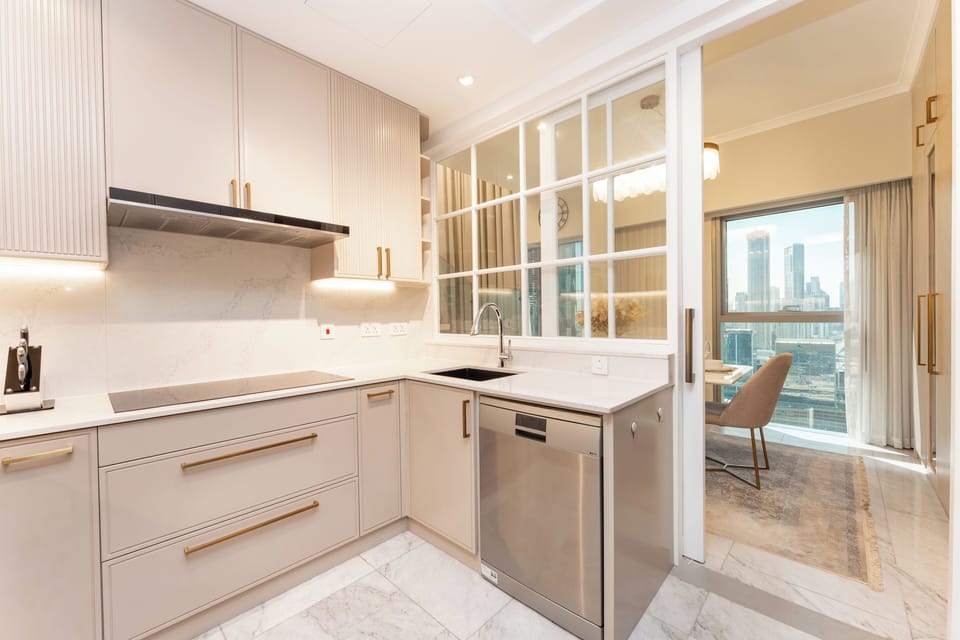 Luxury Duplex, 1 King Bed, Non Smoking, City View | Private kitchen | Full-size fridge, microwave, oven, stovetop