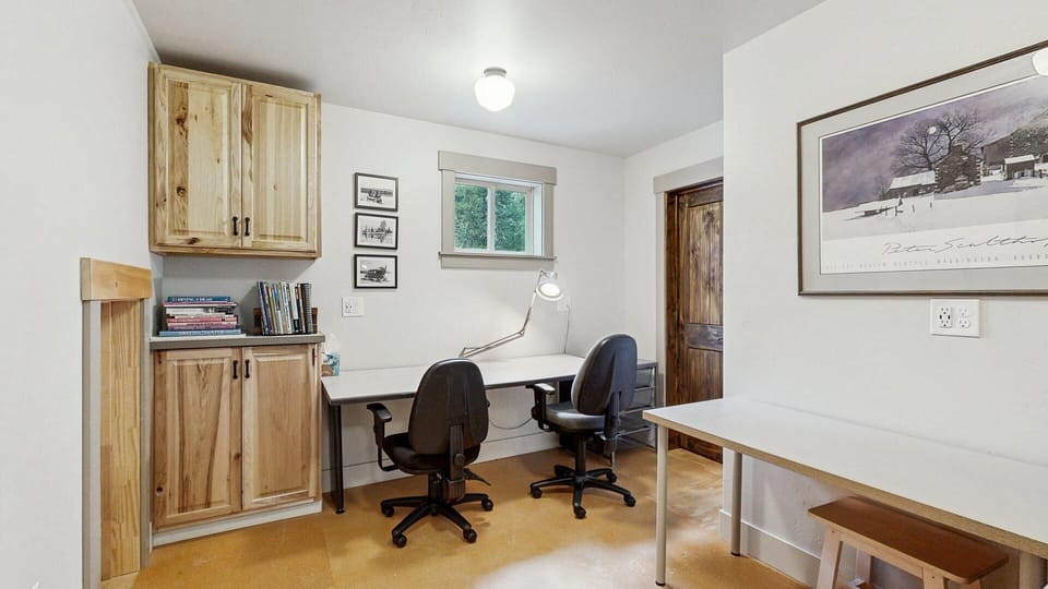 Second Level: Office