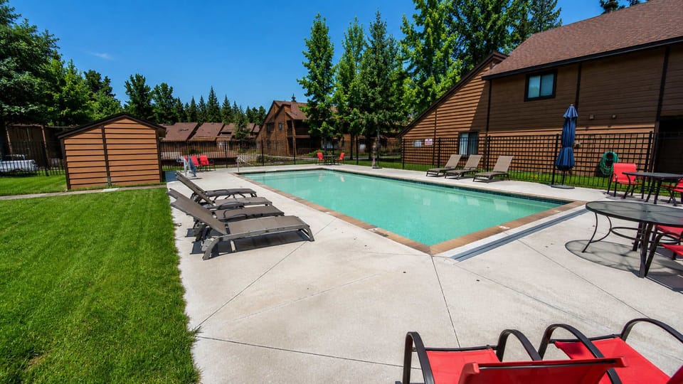Community Amenity: Pool (seasonal)