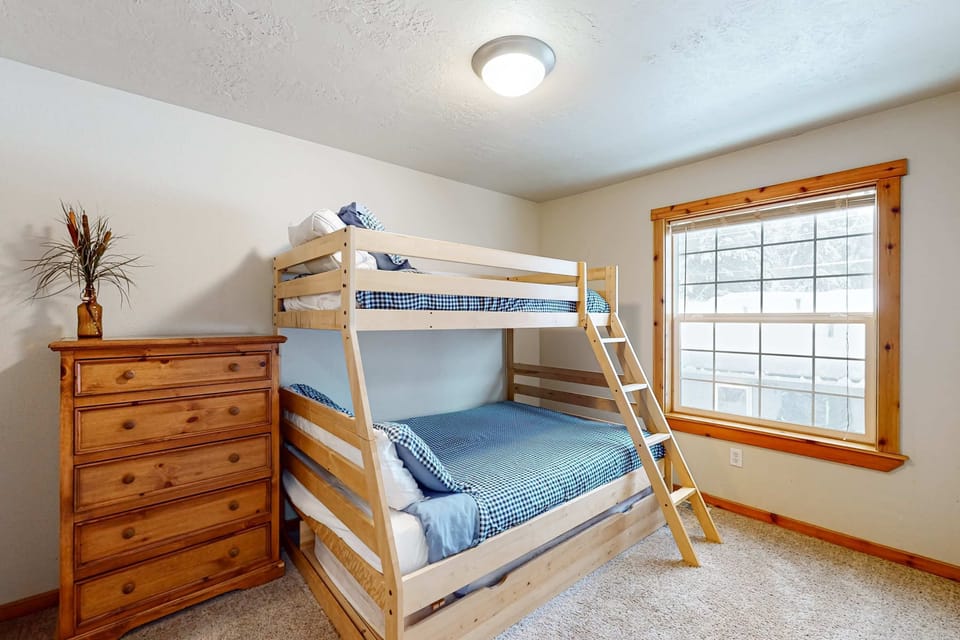 Second level bunk room: Full bed (bottom), twin bed (top)